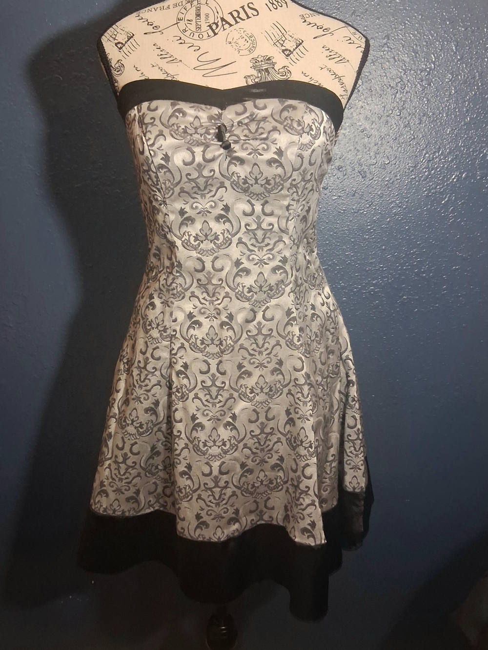 Speechless Juniors Strapless Black and Silver Damask W Tulle Lining Dress 5